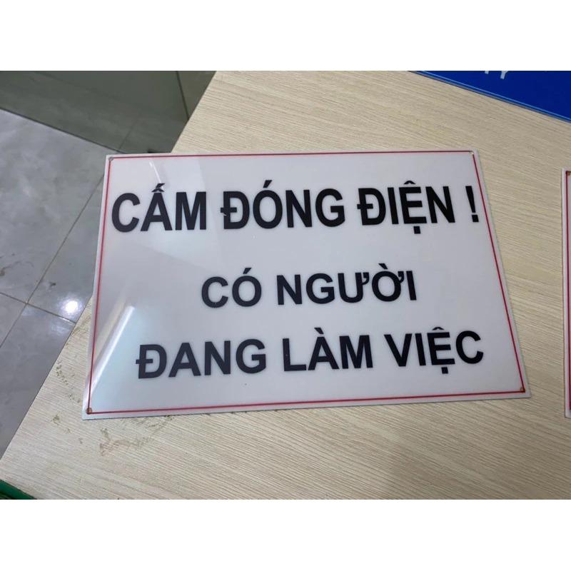 Biển: Cấm đóng điện! Có người đang làm việc